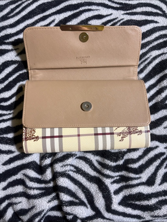 Burberry Handbags - Burberry Beige Tan Check Clasp Wallet